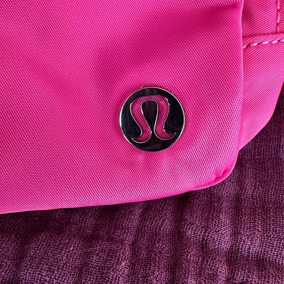 NWT Lululemon Sonic Pink Everywhere Belt Bag - Picture 7 of 10